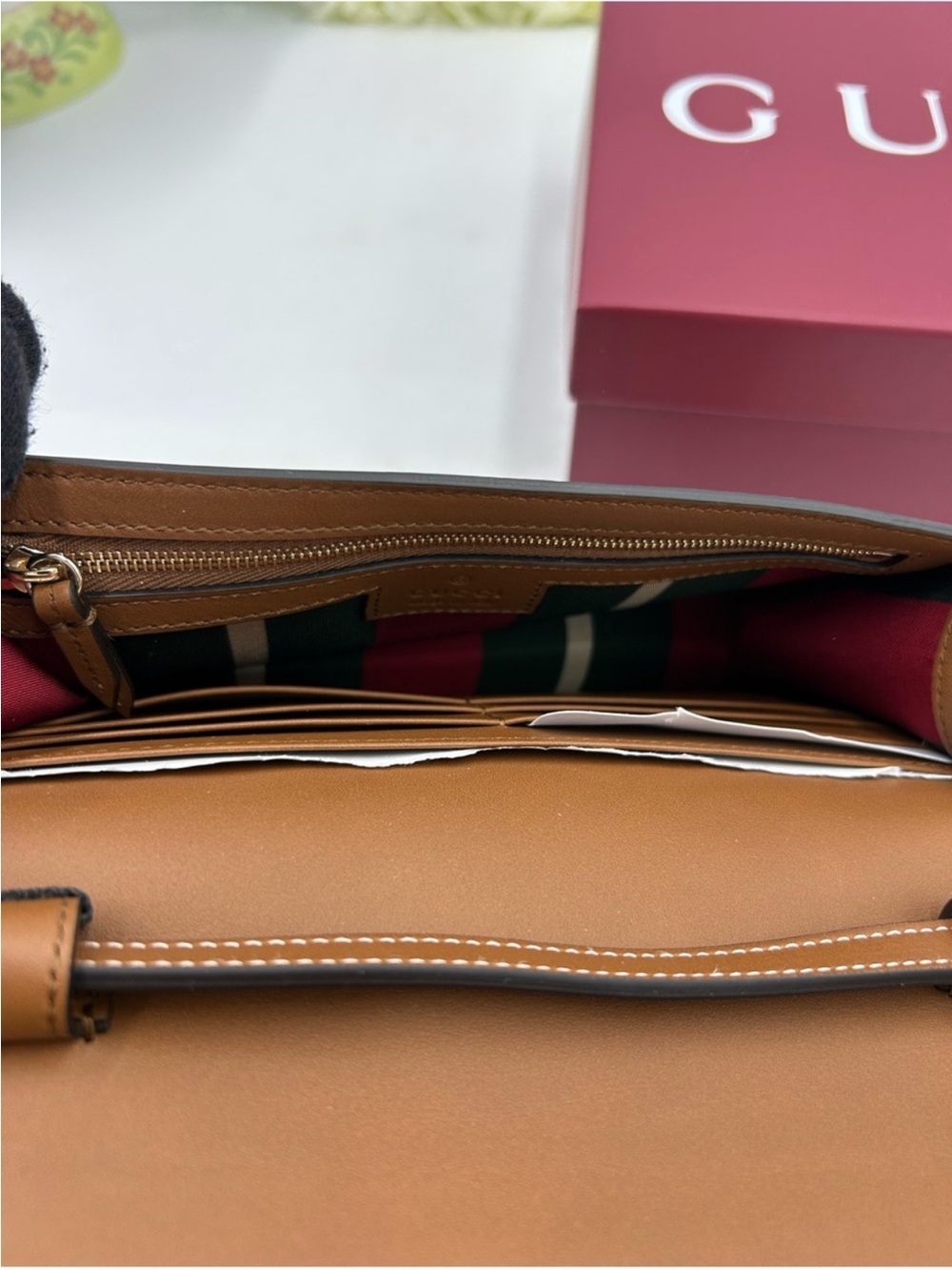 Women's Gucci Beige GG Supreme Crossbody wallet in a strap . NWT - Picture 14 of 15